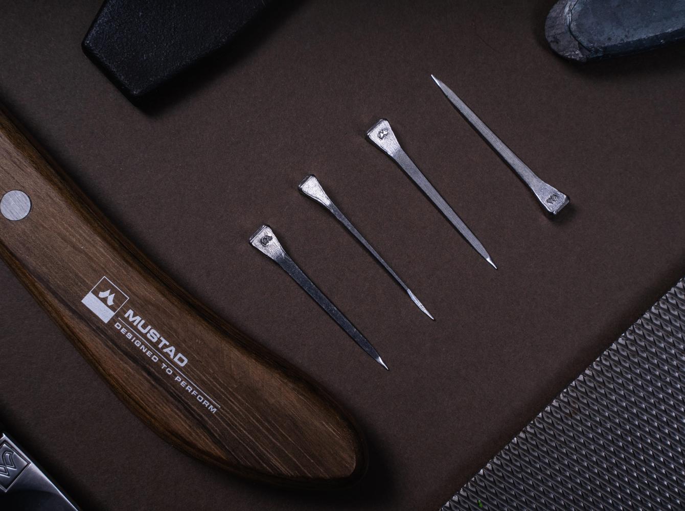A Mustad set of ESL-Pitch nails with a part of a hoof knife