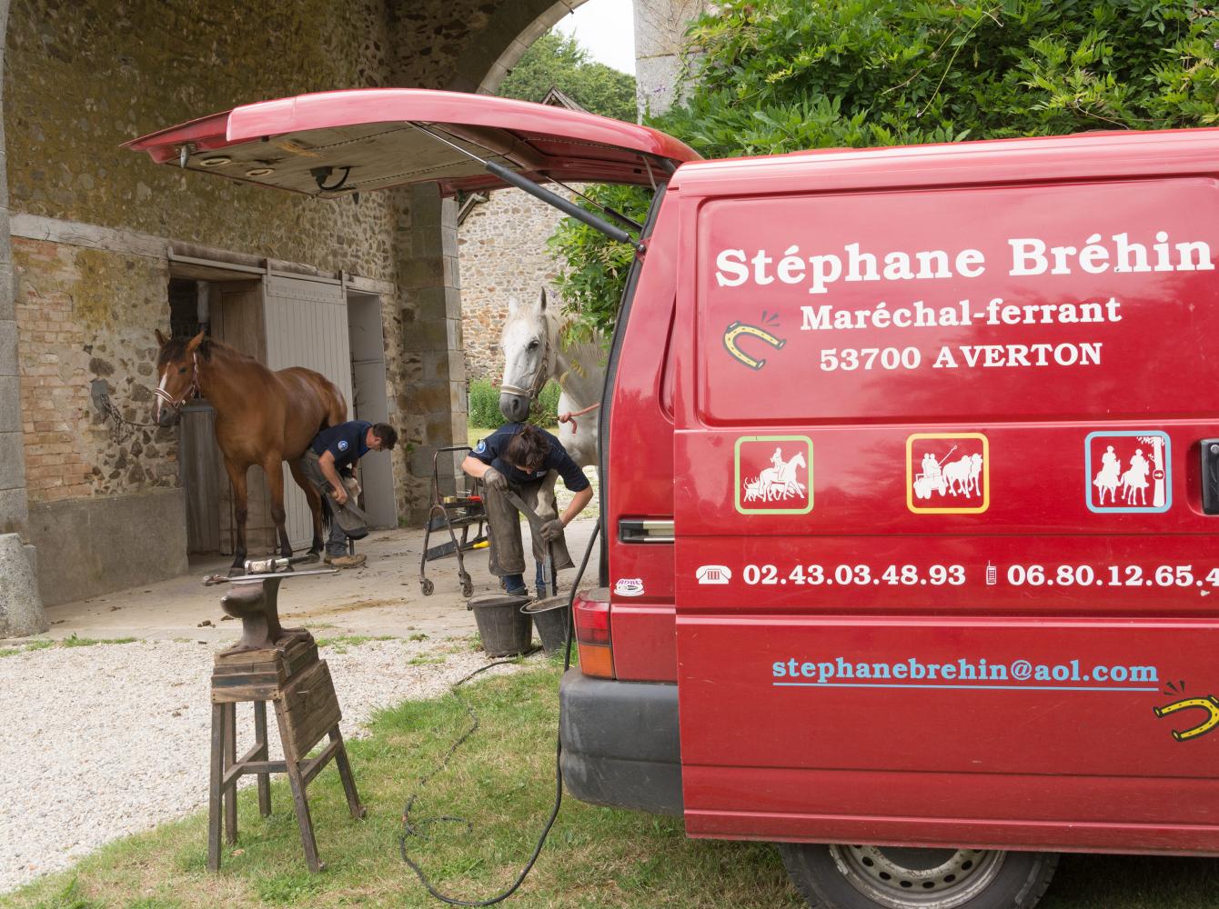 The French farrier Stéphane Brehin at work